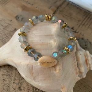 Hawaiian cowry shell 🐚 bracelet 🏝